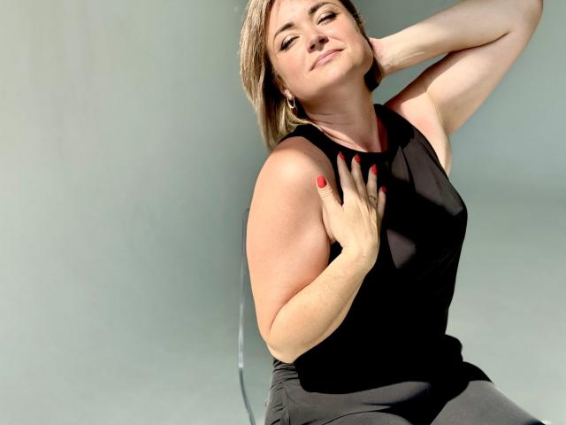 SnezhanaRells - פורנו בשידור חי ומצלמת סקס - 21965533