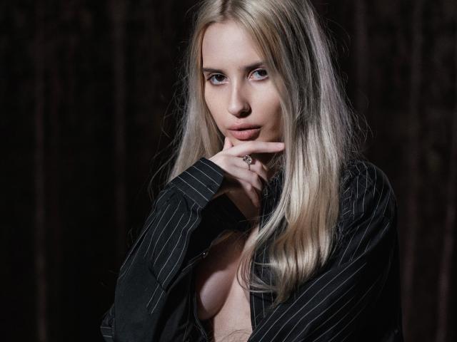 ElzaKomx - Live porn &amp; sex cam - 21976081
