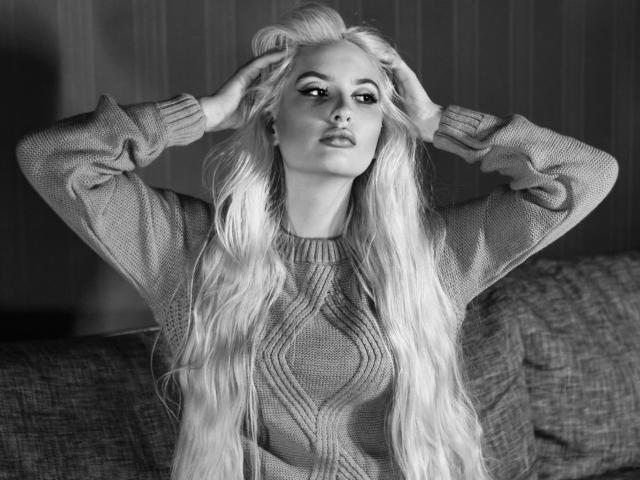 ElzaKomx - Live sexe cam - 21976121