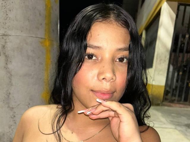 SalmaVitori - сексуальная веб-камера в реальном времени - 21978549