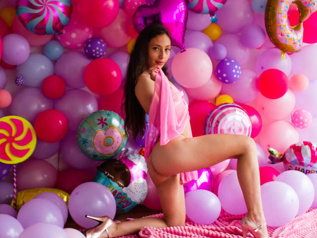 ValeriasLove - Live porn &amp; sex cam - 21984013