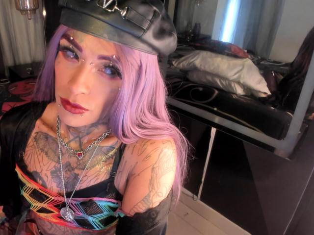 ErotickBellaTrix - Live sex cam - 21984825