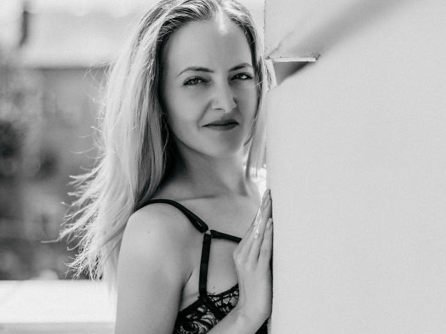 ErikaDawn - Live porn &amp; sex cam - 21989625