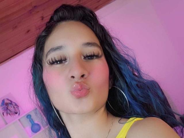 CaitlynBlues - Live porn &amp; sex cam - 21997089