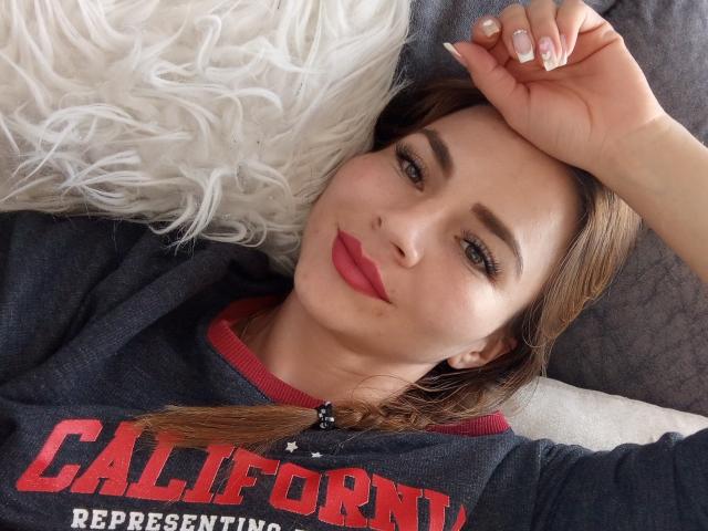 EmelySofia - Live Sex Cam - 22016273