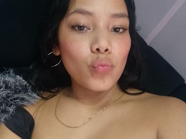 SalmaVitori - Live Sex Cam - 22017113