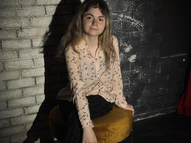 TinaRedly - Élő pornó és szexkamera - 22043185