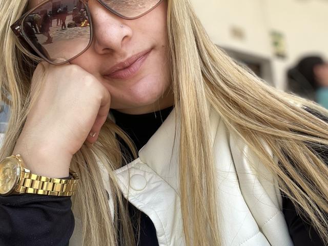 AtheneaRossi - Live porn &amp; sex cam - 22044705