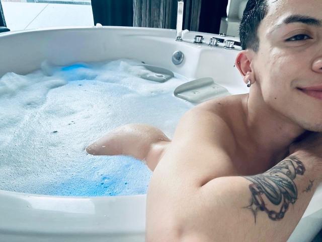 AaronBlink - Live porn &amp; sex cam - 22053321