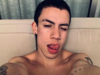 AaronBlink - Live porn &amp; sex cam - 22053325
