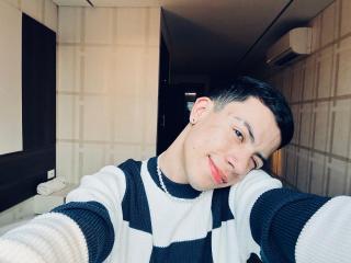AaronBlink - Live porn &amp; sex cam - 22053329