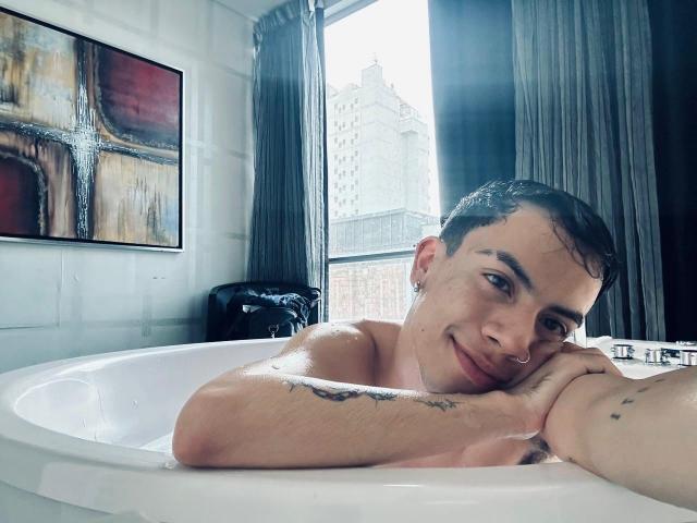 AaronBlink - Live porn &amp; sex cam - 22053369
