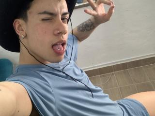 AaronBlink - Live porn &amp; sex cam - 22053373