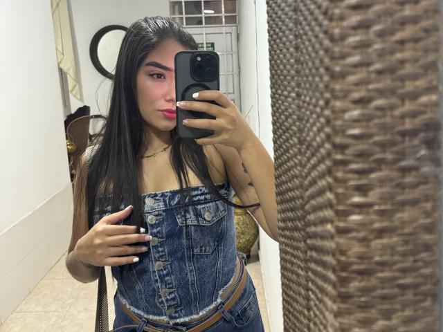 SharonKlart - Sexe cam en vivo - 22070257