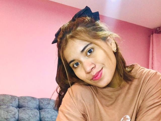 BellaBickers - Live porn &amp; sex cam - 22072717