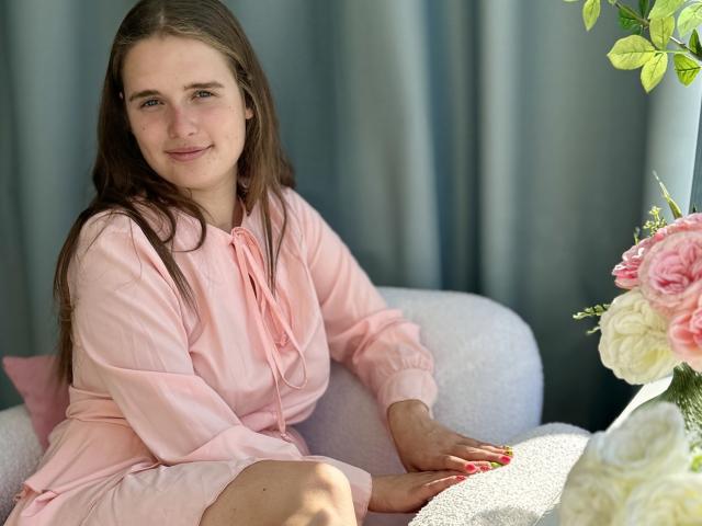 CarolineHott69 - Live sex cam - 22073749