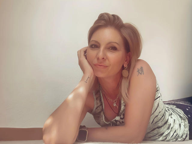 EmmaCrow-hot - Live porn &amp; sex cam - 22076705