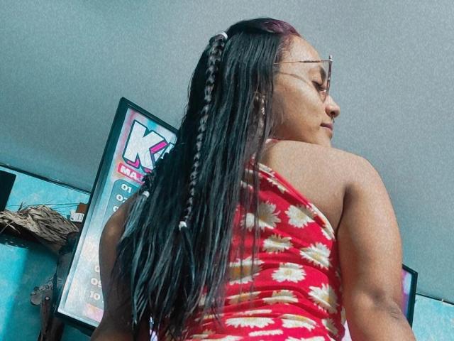 MelisaSavino - Live porno og sexkamera - 22090421