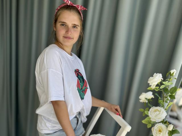 CarolineHott69 - Live sex cam - 22090857