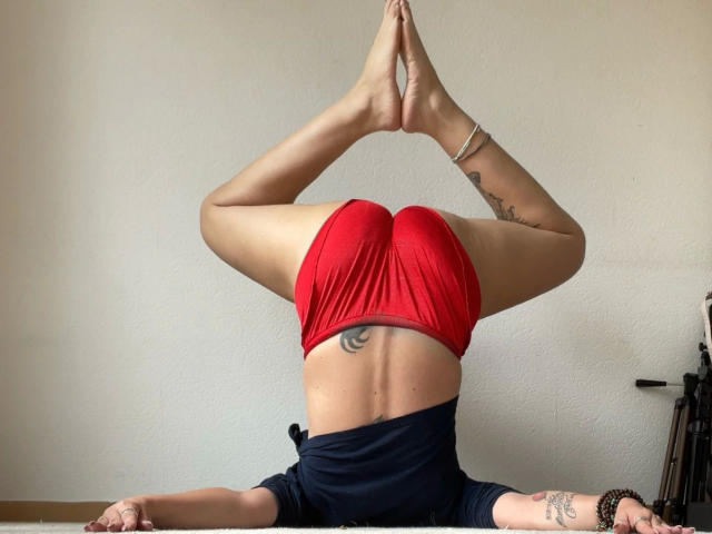 EmmaCrow-hot - Live porn &amp; sex cam - 22091421