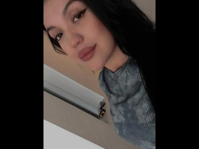 LauraRichis - Live porn &amp; sex cam - 22104705