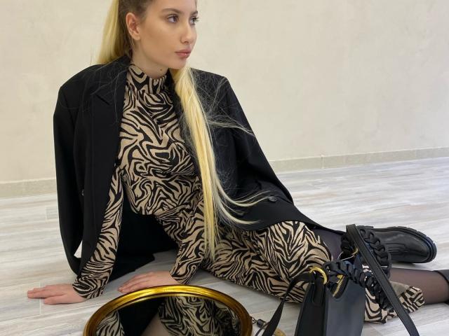 ElzaKomx - сексуальная веб-камера в реальном времени - 22121421