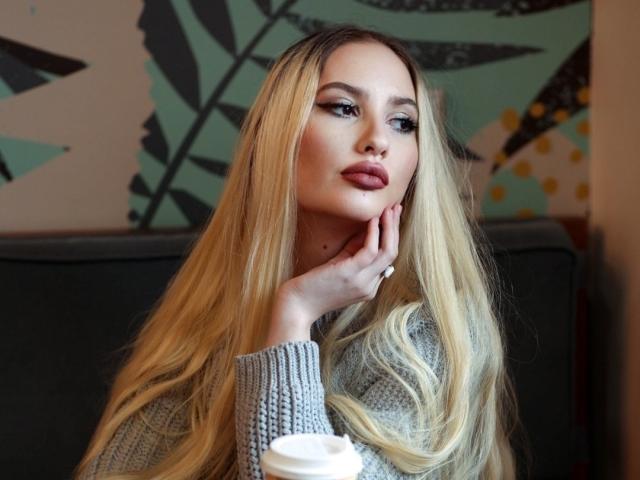 ElzaKomx - 라이브 포르노 &amp; 섹스 캠 - 22121425