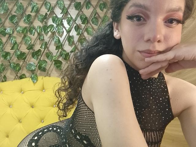 EmmaCowperr - Live sex cam - 22126745