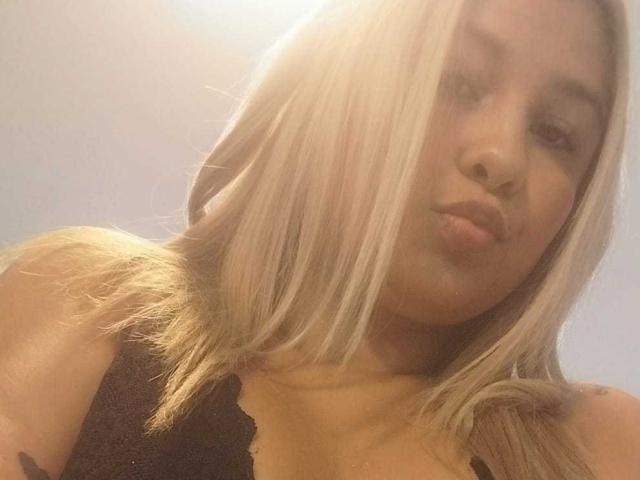 BonieeWalton - Live porn &amp; sex cam - 22128953