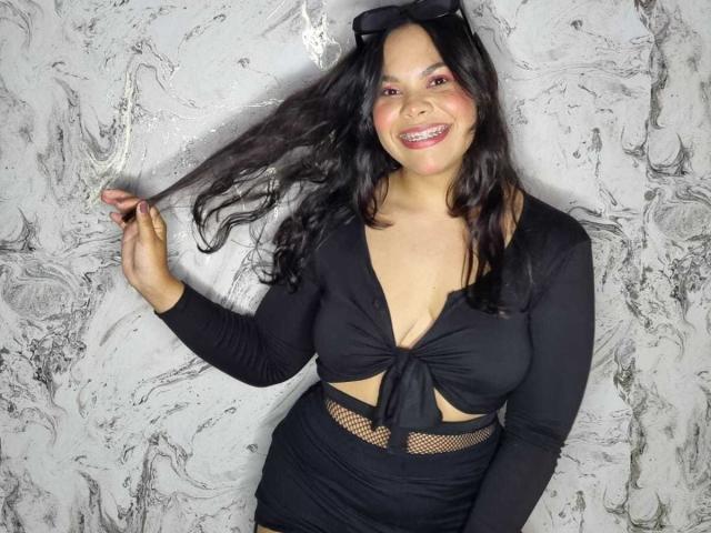 ChloeAdamsX - Live porn &amp; sex cam - 22134709