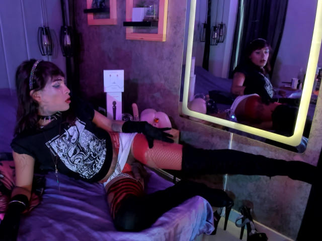 ErotickBellaTrix - Live porn &amp; sex cam - 22165049