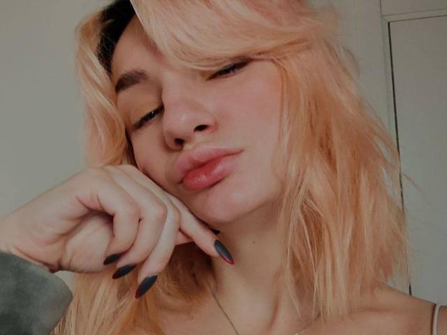 ArinaWins - Live porn &amp; sex cam - 22173581