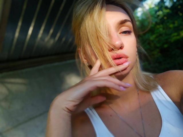 ArinaWins - Live porn &amp; sex cam - 22173585