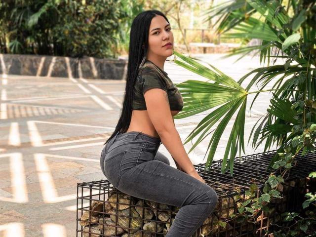 ValentinaWatsonLat - Live porn &amp; sex cam - 22182325