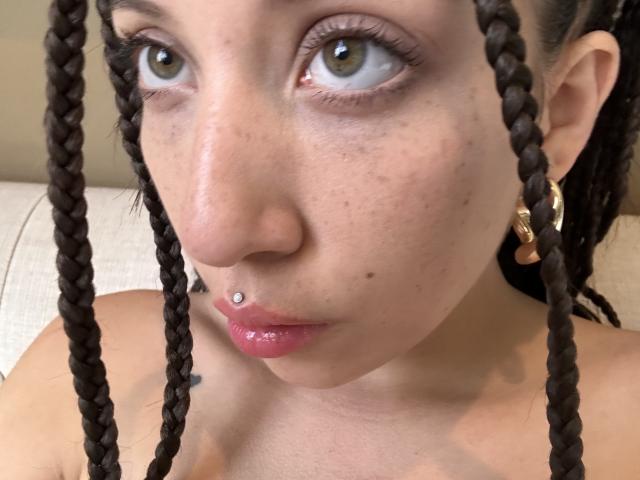 IzzysMisss - сексуальная веб-камера в реальном времени - 22188121