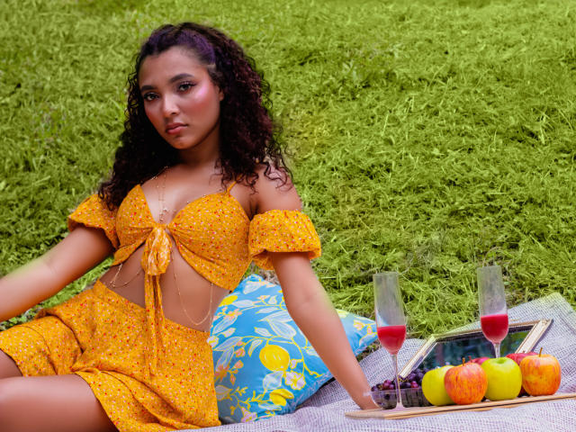 LoraineRioss - Live porn &amp; sex cam - 22195325