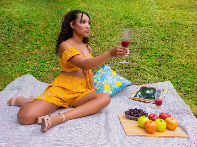 LoraineRioss - Live porn &amp; sex cam - 22195333