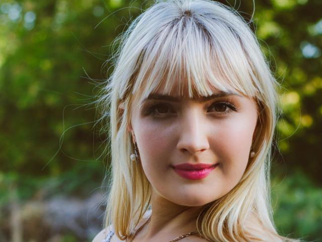 MilanaCraids - Live Sex Cam - 22196837