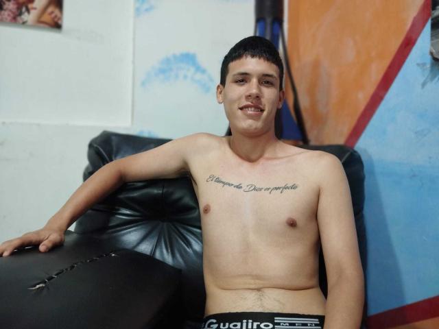 DarwinOrtiz - Live porn &amp; sex cam - 22200645
