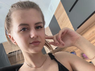 MilanaMillinois - Live porn &amp; sex cam - 22217149