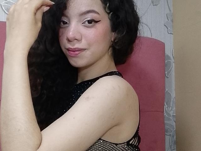 EmmaCowperr - Live sexe cam - 22219401