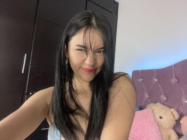 DeisyWest - Porno na żywo i seks kamera - 22220777