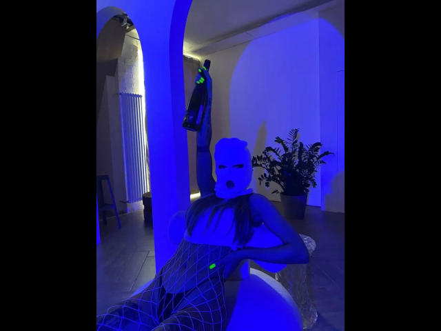 LanaBlank-hot - Sexe cam en vivo - 22222437