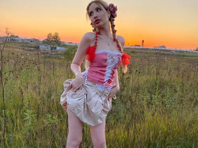 ElzaKomx - Live porn &amp; sex cam - 22222489