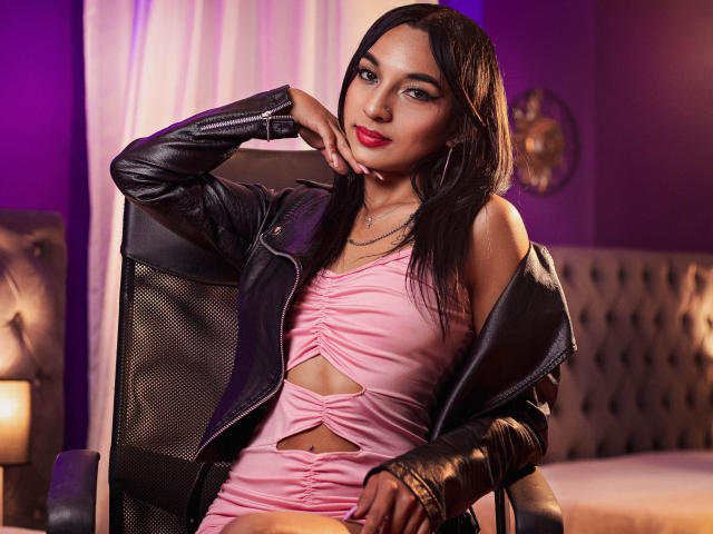 SophiaBella - Live porn &amp; sex cam - 22225225