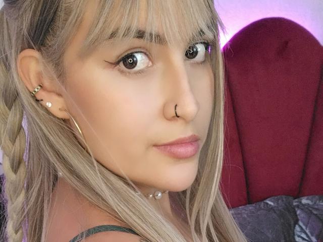 EmilyBrrown - сексуальная веб-камера в реальном времени - 22232889