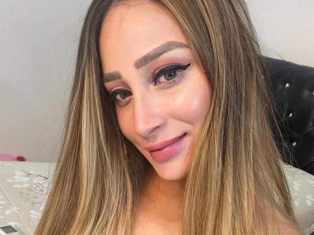 ArianaLu - Live Sex Cam - 22240317