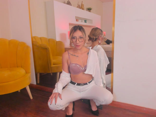 LissyHoffman - פורנו בשידור חי ומצלמת סקס - 22253529