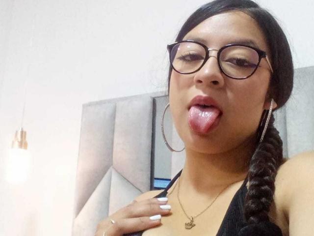 LiluCandy - Élő pornó és szexkamera - 22256541