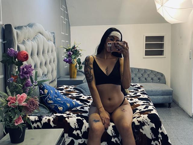 EmaHenderson - Live porn &amp; sex cam - 22257541